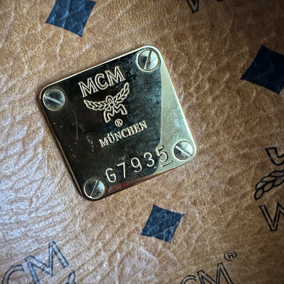 MCM cognac bucket bag with dustbag - Picture 13 of 15